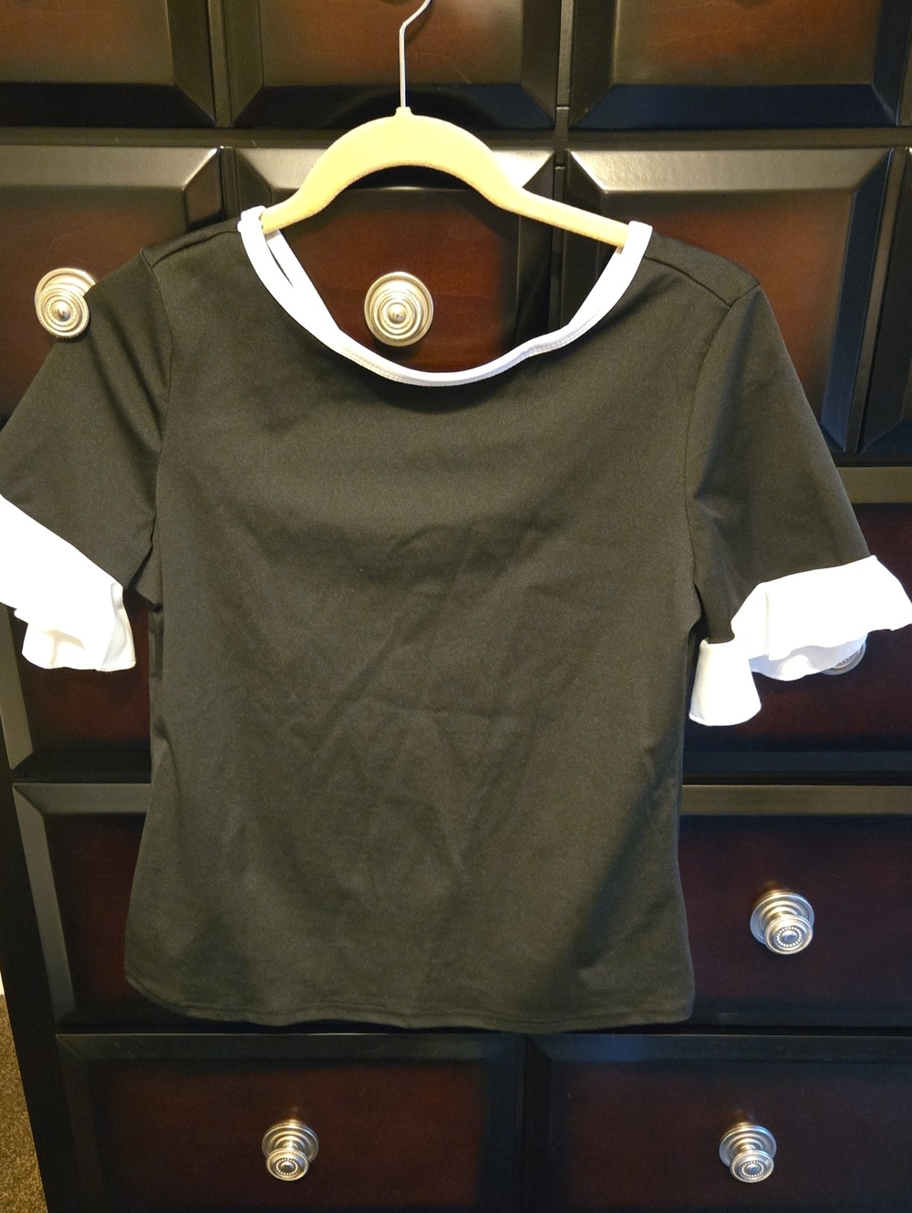 SHEIN Black and White Size L Label Tag